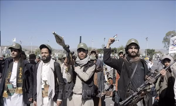 Các tay súng Houthi tại Sanaa, Yemen. Ảnh tư liệu: THX/TTXVN