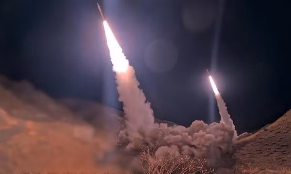 CENTCOM: Iran phóng tên lửa về phía tàu sân bay và tàu khu trục của Hải quân Mỹ
