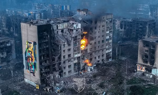 Ukraine tìm cách bao vây Bakhmut sau khi Nga kiểm soát thành phố
