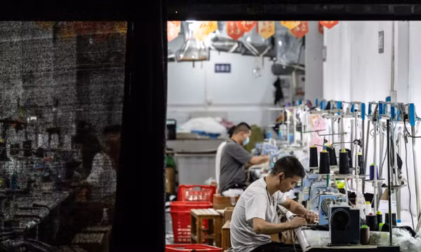 Ngành may mặc Trung Quốc lao đao tìm lối thoát khi Mỹ bỏ miễn thuế với gói hàng nhỏ