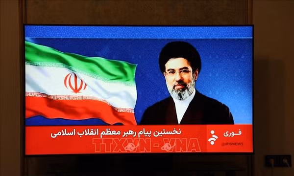 Lãnh tụ Tối cao Iran ra tuyên bố ‘nóng’ về vùng biển liên thông Hormuz