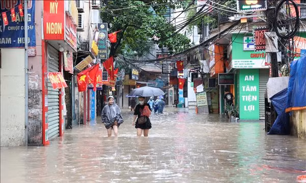 Hà Nội sắp bước vào đợt mưa lớn, đề phòng dông lốc từ đêm 13/9