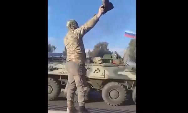 Hình ảnh minh chứng Nga có thể đang di chuyển thiết bị tại căn cứ không quân ở Syria