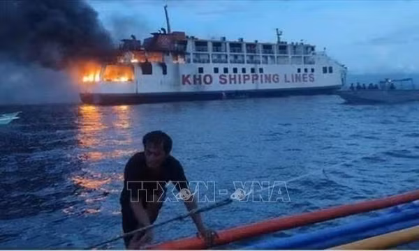 Cháy phà chở 120 người ở Philippines