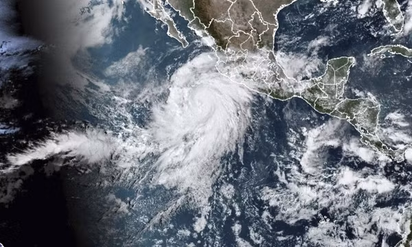 Mexico huy động hơn 22.000 nhân lực ứng phó bão Simon