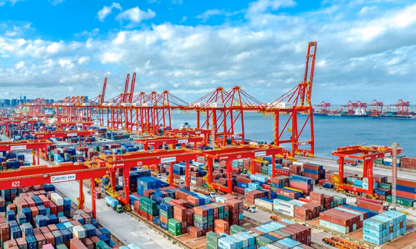 Kinh tế 2025, dự báo 2026: Sóng gió tạm yên