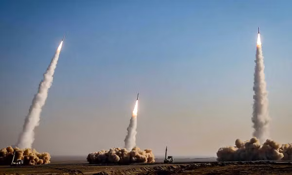 Phóng tên lửa trong một cuộc tập trận quân sự ở miền trung Iran. Ảnh: Sputnik