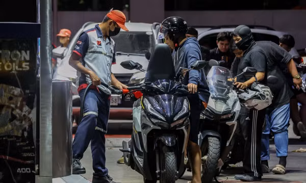  Những quốc gia bị ảnh hưởng khi giá xăng toàn cầu tăng vọt vì chiến sự Iran