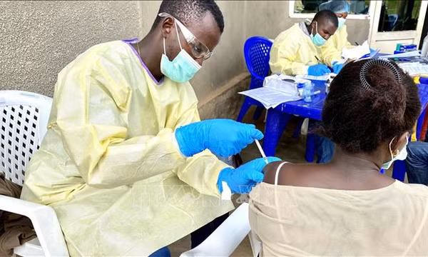 Dịch Ebola: WHO, CDC châu Phi kêu gọi phối hợp ngăn chặn thông tin sai lệch