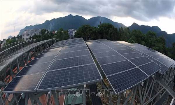 Từ nguồn điện tại chỗ đến yêu cầu sản xuất xanh - Bài 1: Nhu cầu phát triển và bài toán điện dư