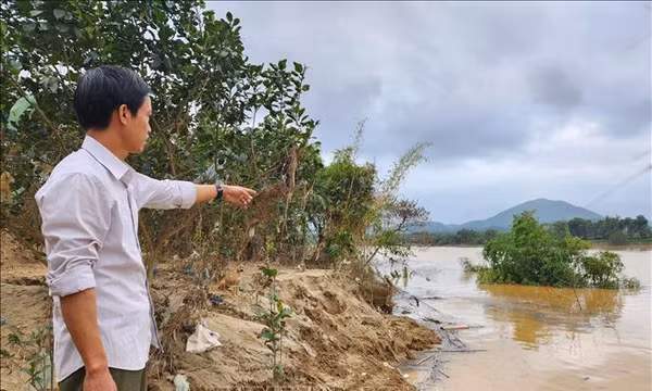 Huế: Gần 74 km bờ sông bị sạt lở nặng