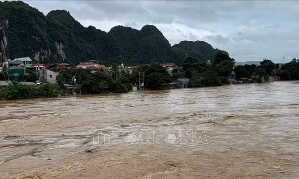 Lũ nhiều sông ở mức cao, Bắc Bộ và Bắc Trung Bộ còn mưa lớn