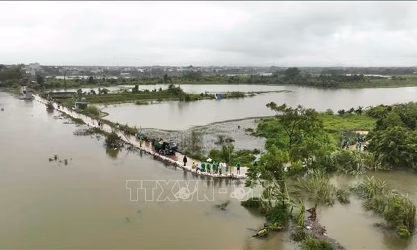 Hà Nội: Báo động lũ trên sông Tích, sông Bùi, cảnh báo sạt lở