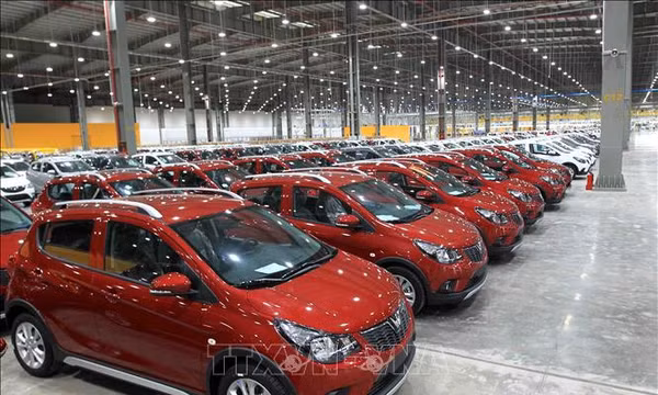 Doanh số bán ô tô tại Việt Nam tăng 38%, xe hybrid tăng tốc