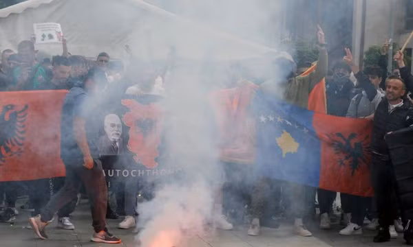 Mỹ và EU cảnh báo Kosovo lãnh hậu quả nếu không nhượng bộ