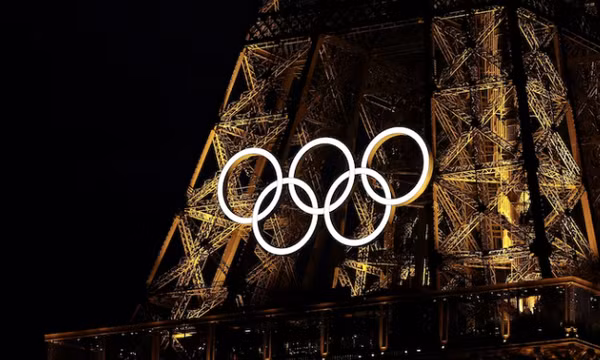 Chùm ảnh khai mạc Olympic 2024 với bữa tiệc ánh sáng hoành tráng trên sông Seine