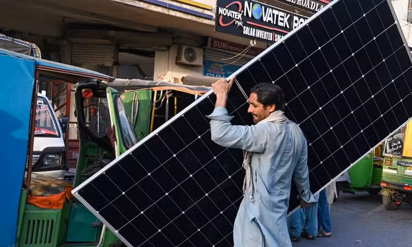 Từ làn sóng điện Mặt Trời Pakistan nhìn về an ninh năng lượng Việt Nam
