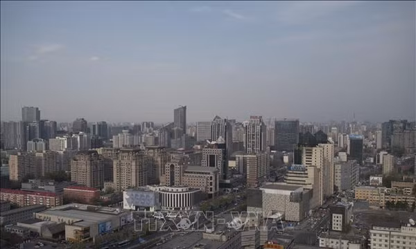 Những tòa nhà tại thủ đô Bắc Kinh, Trung Quốc. Ảnh tư liệu: AFP/TTXVN (Không được phép sử dụng, chia sẻ bởi bên thứ ba)