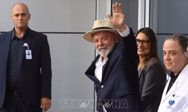 Tổng thống Brazil Lula da Silva xuất viện
