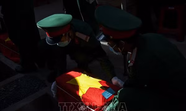 Hỗ trợ thân nhân đưa hài cốt liệt sĩ trở về quê hương