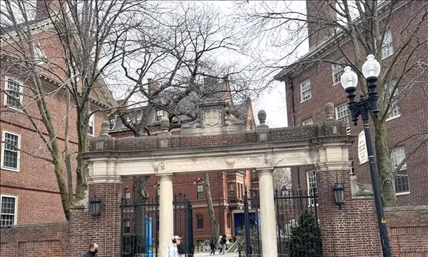 Bộ Giáo dục Mỹ tạm dừng tài trợ 8 tỷ USD cho Đại học Harvard