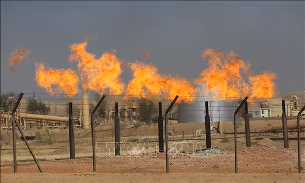 Giếng dầu Bai Hassan ở phía Tây thành phố Kirkuk, Iraq. Ảnh tư liệu: AFP/TTXVN (Không được sử dụng, chia sẻ bởi bên thứ ba)