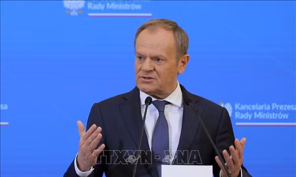 Thủ tướng Ba Lan Donald Tusk trong cuộc họp báo tại Vácsava (Warsaw), ngày 16/2/2024. Ảnh: PAP/TTXVN