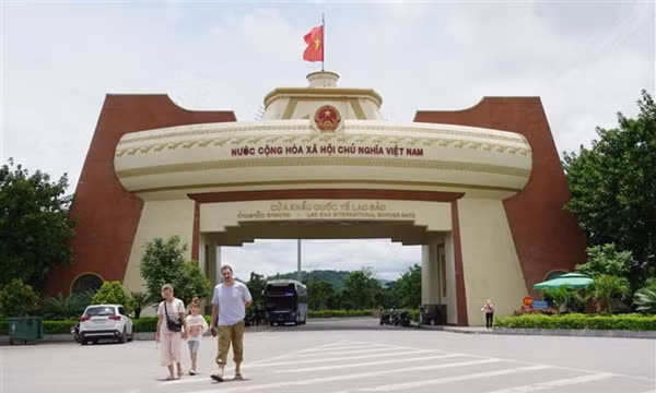 Đưa Lao Bảo thành trung tâm thương mại, logistics