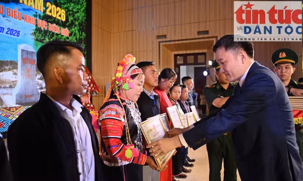 Những 'ngọn hải đăng' giữ bình yên nơi bản làng nơi biên cương