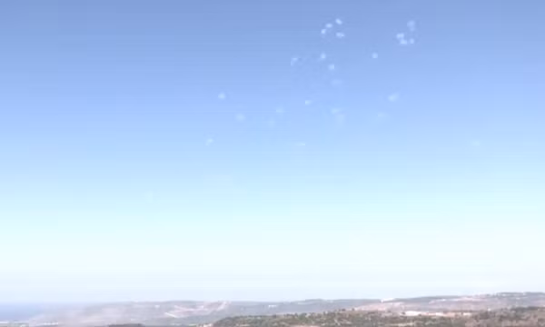 Hezbollah phóng một lúc 70 quả rocket vào Israel