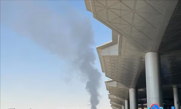 Khói bốc lên sau một vụ tấn công tại Riyadh, Saudi Arabia. Ảnh: THX/TTXVN phát