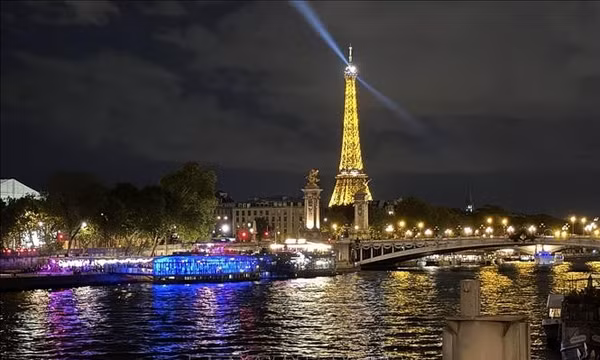 Đấu giá gần nửa triệu euro cho một 'mảnh ghép' của Tháp Eiffel