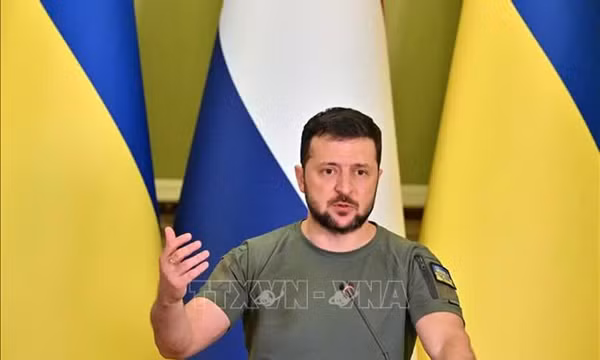 Ukraine gia hạn thiết quân luật và tổng động viên