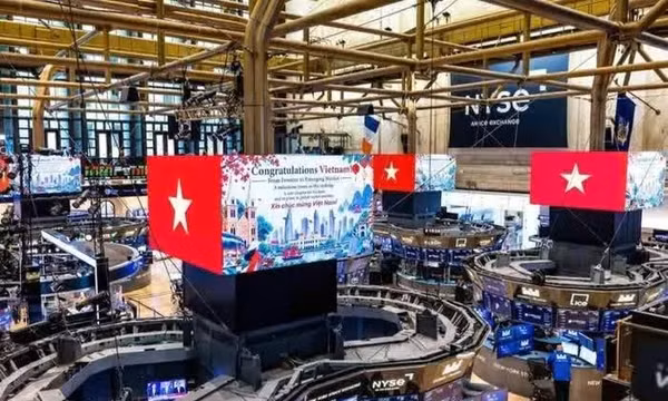 Sàn giao dịch chứng khoán lớn nhất thế giới NYSE chúc mừng Việt Nam. Ảnh: UBCKNN