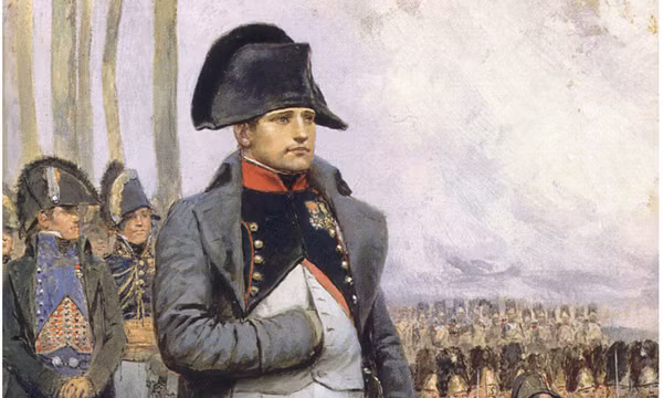 Mũ của Hoàng đế Napoleon được bán với giá kỷ lục tại Pháp