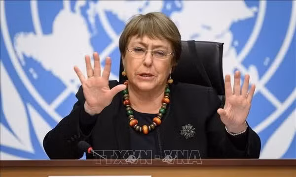 Cựu Tổng thống Chile Michelle Bachelet phát biểu tại một cuộc họp báo ở Geneva, Thụy Sĩ. Ảnh tư liệu: AFP/TTXVN (Không được phép chia sẻ, khai thác bởi bên thứ ba.