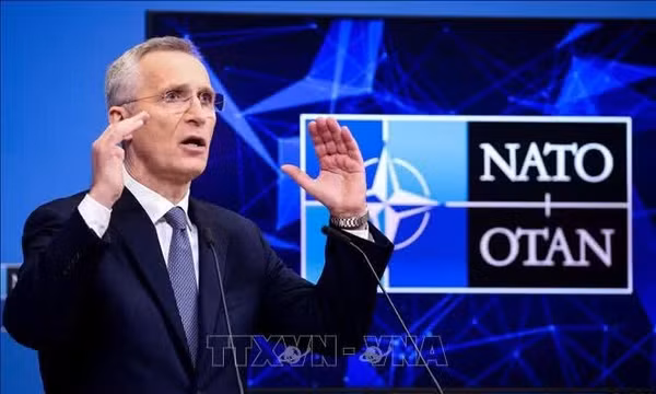 NATO tăng sản xuất vũ khí cho Ukraine: BTQP Anh, Pháp tới Kiev bàn về viện trợ quân sự