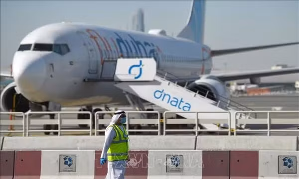 Máy bay của hãng hàng không FlyDubai đỗ tại sân bay quốc tế Dubai, UAE. Ảnh tư liệu: AFP/TTXVN (Không được phép sử dụng, chia sẻ bởi bên thứ ba)