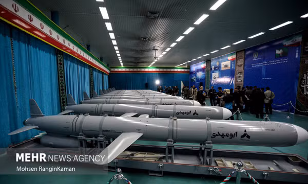 Iran công bố các tàu mới trang bị tên lửa có tầm bắn 600 km