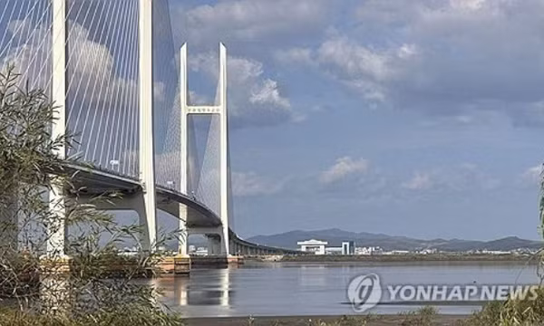 Cây cầu mới bắc qua sông Áp Lục tháng 9/2026. Ảnh: Yonhap
