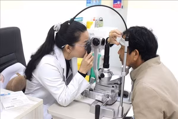 Mang 'ánh sáng yêu thương' cho bệnh nhân nghèo