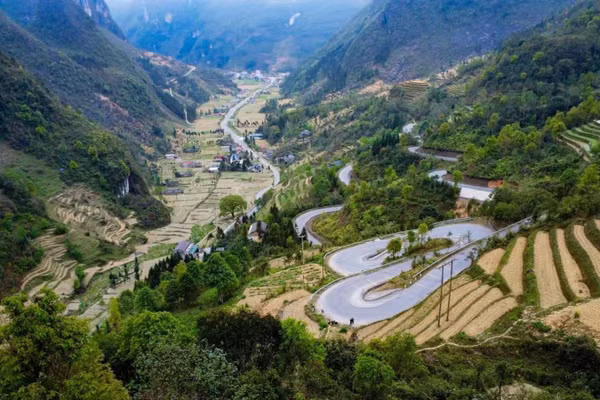 Giữ an toàn trên những cung đường mùa hoa tam giác mạch