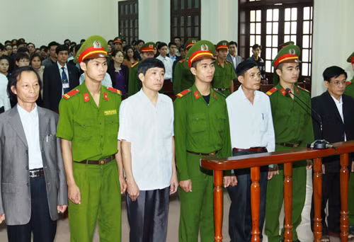 Xét xử các cựu cán bộ Tiên Lãng ảnh 1