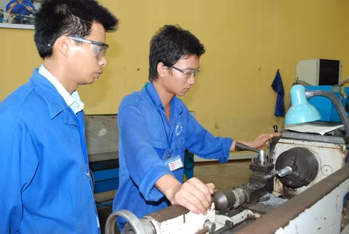 Nan giải bài toán tuyển sinh trường nghề ảnh 1