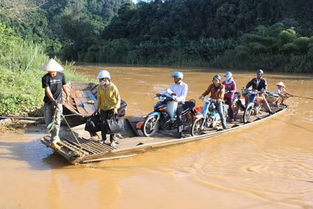Hàng nghìn người dân thoát cảnh đò ngang ảnh 1