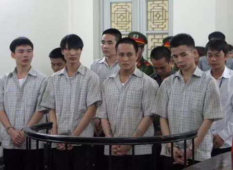 Phạt tù nhóm côn đồ nổ súng để “giải quyết mâu thuẫn” ảnh 1