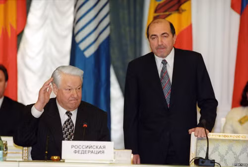 Bố già điện Kremlin - Kỳ 2: “Người nhà” của Tổng thống Yeltsin ảnh 1