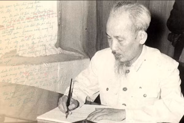 Thông điệp lịch sử: Ngày 10/5/1965, Bác đặt bút viết những dòng đầu tiên của bản Di chúc thiêng liêng