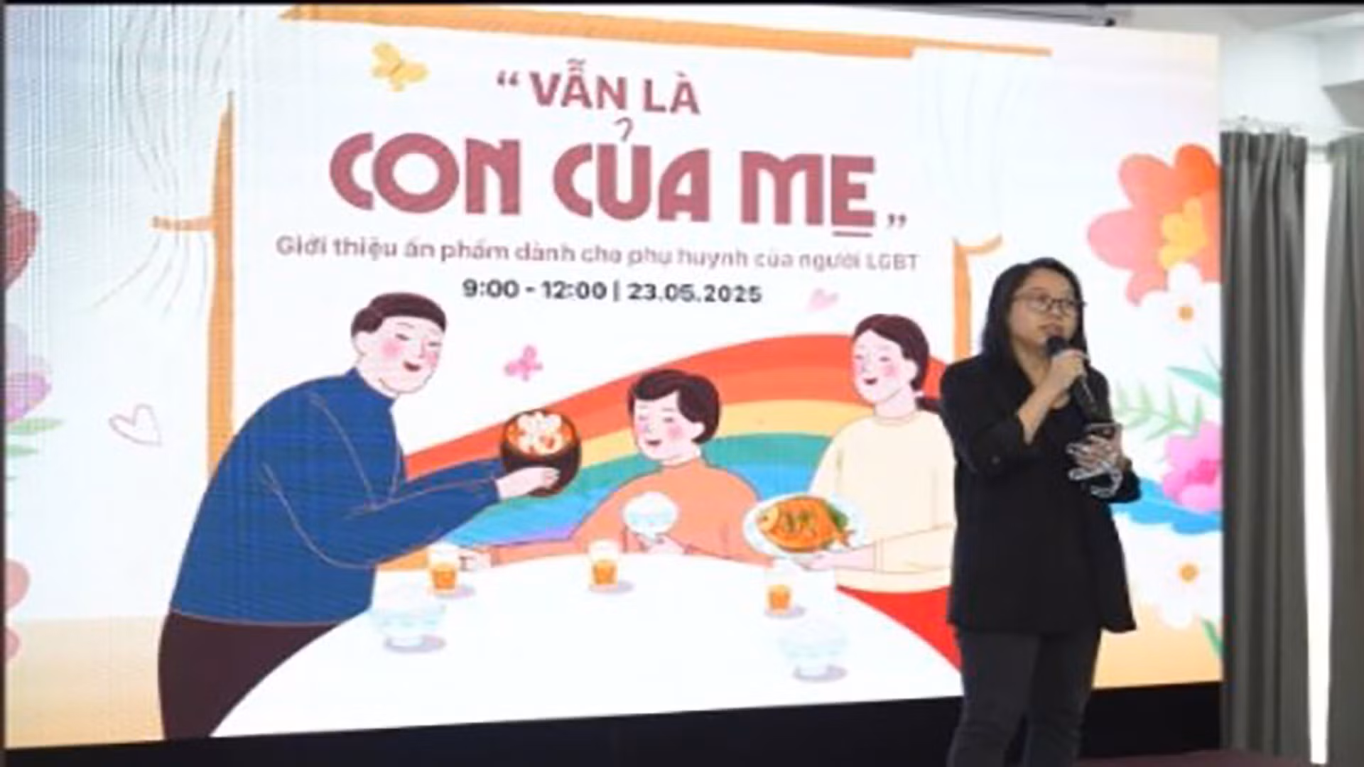 Ra mắt ấn phẩm 'Vẫn là con của mẹ' dành cho cha mẹ có con thuộc cộng đồng LGBT
