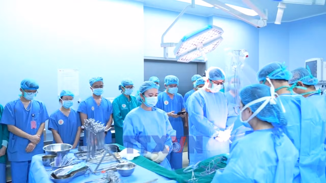 Những nghĩa cử cao đẹp và sự hồi sinh kỳ diệu